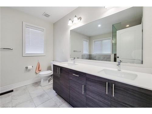 1155 Hamman Way, Milton, ON - Indoor Photo Showing Bathroom