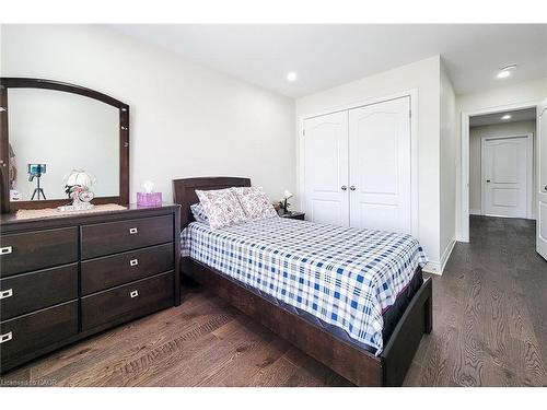 1155 Hamman Way, Milton, ON - Indoor Photo Showing Bedroom