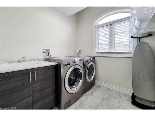 1155 Hamman Way, Milton, ON - Indoor Photo Showing Laundry Room