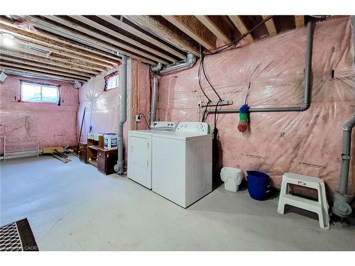 1155 Hamman Way, Milton, ON - Indoor Photo Showing Laundry Room