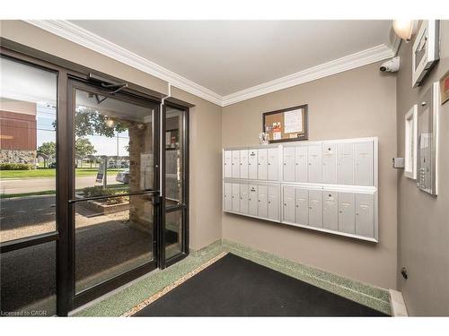 303-1212 Fennell Avenue E, Hamilton, ON - Indoor Photo Showing Other Room