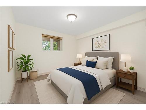 303-1212 Fennell Avenue E, Hamilton, ON - Indoor Photo Showing Bedroom