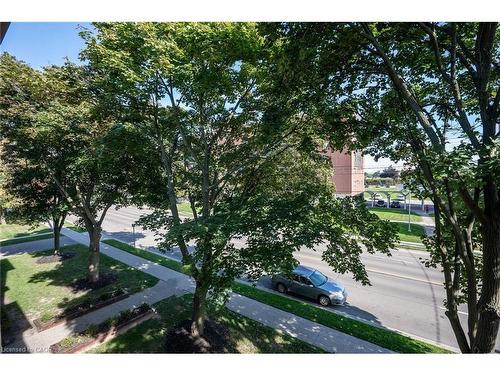 303-1212 Fennell Avenue E, Hamilton, ON - Outdoor