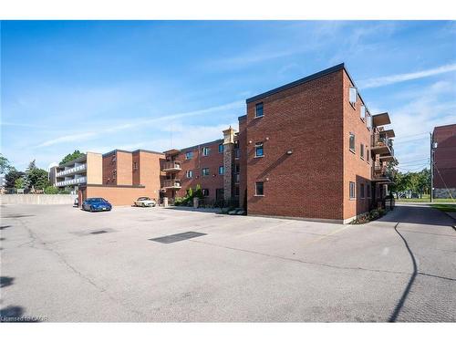 303-1212 Fennell Avenue E, Hamilton, ON - Outdoor