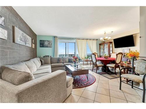 902-9 Bonheur Court, Brantford, ON - Indoor Photo Showing Living Room