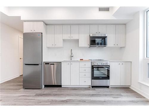 502-5 Wellington Street, Kitchener, ON - Indoor Photo Showing Kitchen