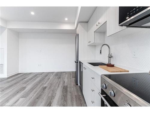 502-5 Wellington Street, Kitchener, ON - Indoor Photo Showing Kitchen With Upgraded Kitchen