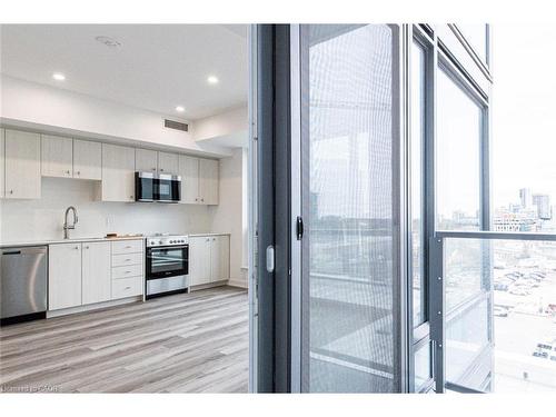 502-5 Wellington Street, Kitchener, ON - Indoor Photo Showing Kitchen With Upgraded Kitchen