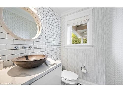 735 George Street, Burlington, ON - Indoor Photo Showing Bathroom