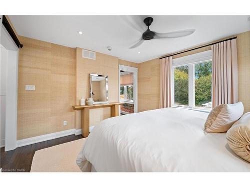 735 George Street, Burlington, ON - Indoor Photo Showing Bedroom