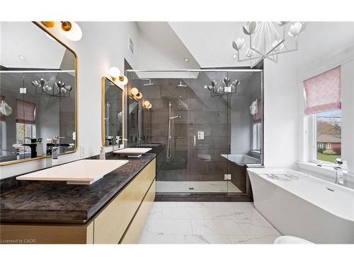 735 George Street, Burlington, ON - Indoor Photo Showing Bathroom