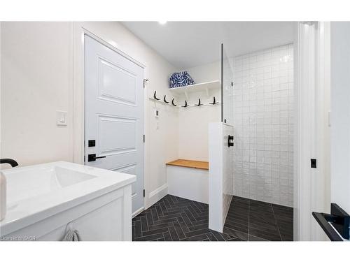 735 George Street, Burlington, ON - Indoor Photo Showing Bathroom