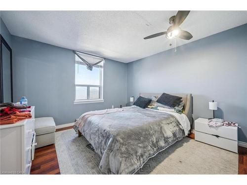 1510-35 Green Valley Drive, Kitchener, ON - Indoor Photo Showing Bedroom