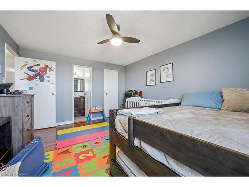 1510-35 Green Valley Drive, Kitchener, ON - Indoor Photo Showing Bedroom