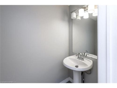 626 Taylor Crescent, Burlington, ON - Indoor Photo Showing Bathroom