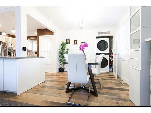 2105 Maplewood Drive, Burlington, ON - Indoor