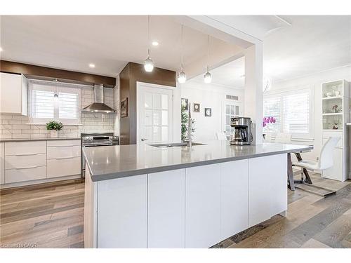 2105 Maplewood Drive, Burlington, ON - Indoor Photo Showing Kitchen With Upgraded Kitchen