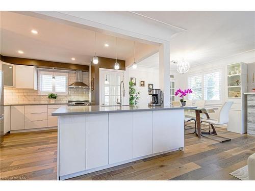 2105 Maplewood Drive, Burlington, ON - Indoor Photo Showing Kitchen With Upgraded Kitchen