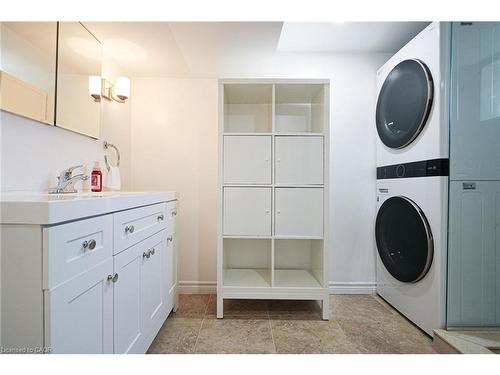 2105 Maplewood Drive, Burlington, ON - Indoor Photo Showing Laundry Room