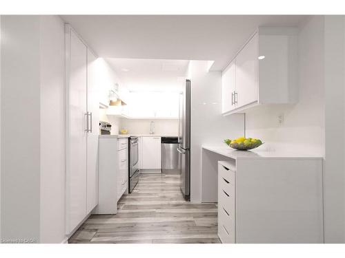 2105 Maplewood Drive, Burlington, ON - Indoor Photo Showing Kitchen