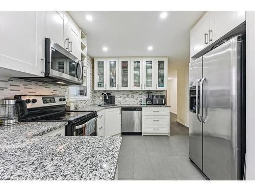 107 Deschene Avenue, Hamilton, ON - Indoor Photo Showing Kitchen With Upgraded Kitchen