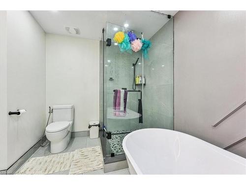 107 Deschene Avenue, Hamilton, ON - Indoor Photo Showing Bathroom