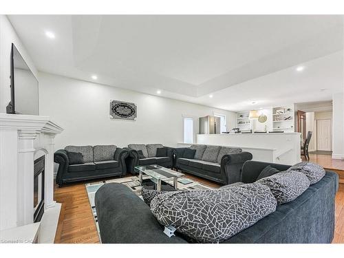 107 Deschene Avenue, Hamilton, ON - Indoor Photo Showing Living Room