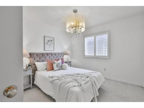 958 Irish Moss Road, Mississauga, ON - Indoor Photo Showing Bedroom