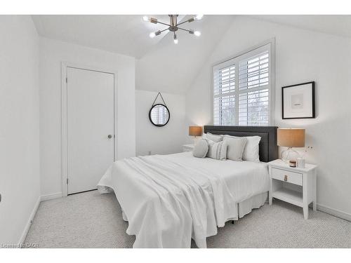 958 Irish Moss Road, Mississauga, ON - Indoor Photo Showing Bedroom