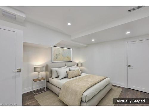 958 Irish Moss Road, Mississauga, ON - Indoor Photo Showing Bedroom