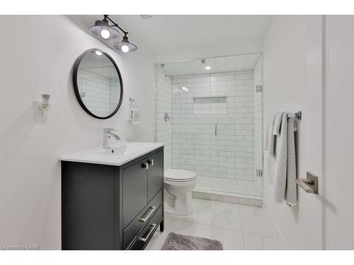 958 Irish Moss Road, Mississauga, ON - Indoor Photo Showing Bathroom