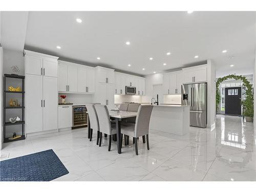 209 Jeffrey Place, Kitchener, ON - Indoor Photo Showing Dining Room