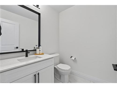 209 Jeffrey Place, Kitchener, ON - Indoor Photo Showing Bathroom