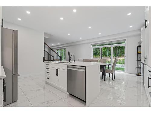 209 Jeffrey Place, Kitchener, ON - Indoor Photo Showing Kitchen