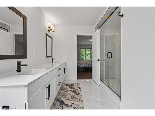 209 Jeffrey Place, Kitchener, ON - Indoor Photo Showing Bathroom