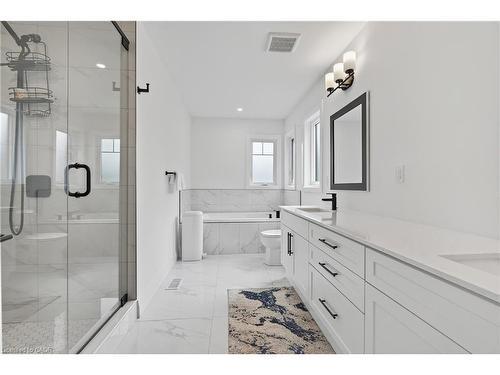 209 Jeffrey Place, Kitchener, ON - Indoor Photo Showing Bathroom