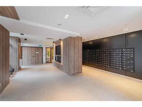 406-335 Wheat Boom Drive, Oakville, ON - Indoor Photo Showing Other Room