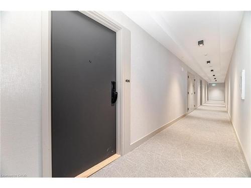 406-335 Wheat Boom Drive, Oakville, ON - Indoor Photo Showing Other Room