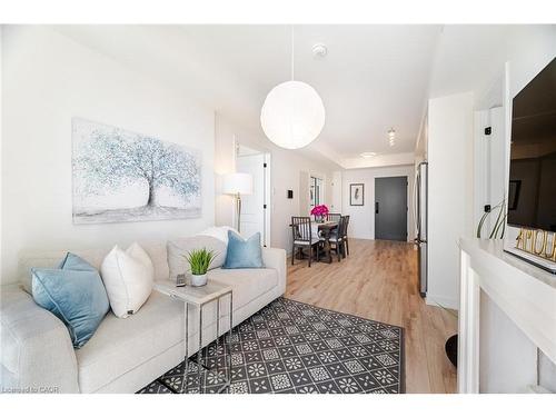 406-335 Wheat Boom Drive, Oakville, ON - Indoor Photo Showing Living Room