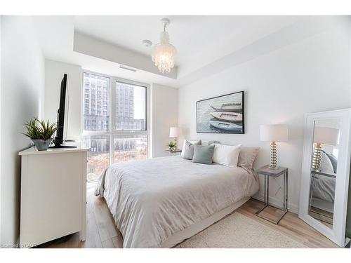 406-335 Wheat Boom Drive, Oakville, ON - Indoor Photo Showing Bedroom