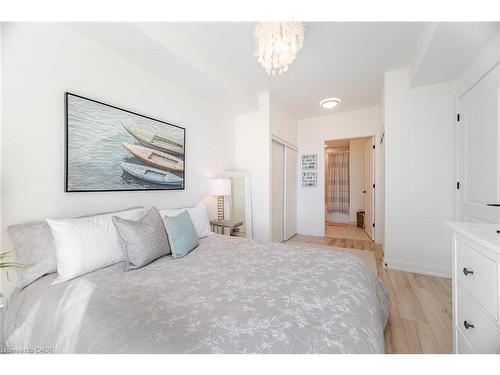 406-335 Wheat Boom Drive, Oakville, ON - Indoor Photo Showing Bedroom