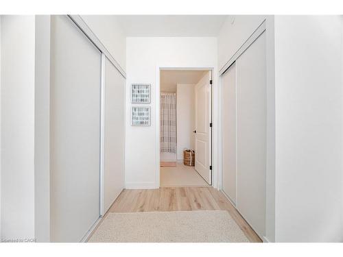 406-335 Wheat Boom Drive, Oakville, ON - Indoor Photo Showing Other Room