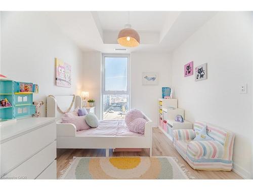 406-335 Wheat Boom Drive, Oakville, ON - Indoor Photo Showing Bedroom