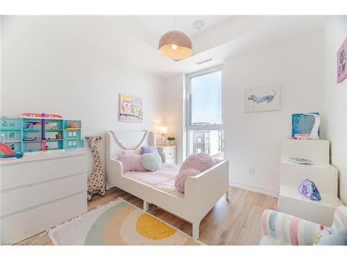 406-335 Wheat Boom Drive, Oakville, ON - Indoor Photo Showing Bedroom