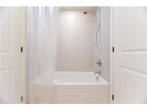 406-335 Wheat Boom Drive, Oakville, ON - Indoor Photo Showing Bathroom