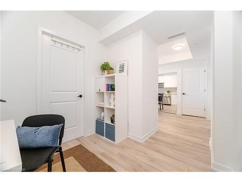 406-335 Wheat Boom Drive, Oakville, ON - Indoor