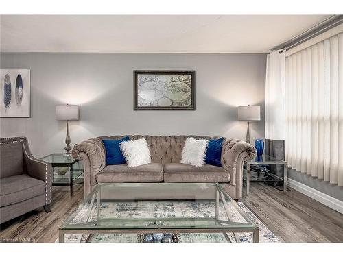 383 East 24Th Street, Hamilton, ON - Indoor Photo Showing Living Room