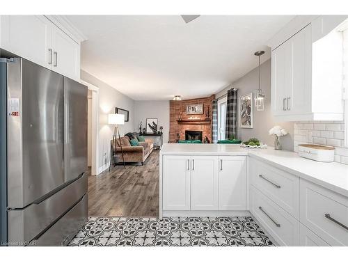 383 East 24Th Street, Hamilton, ON - Indoor Photo Showing Kitchen