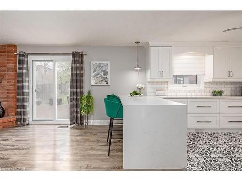 383 East 24Th Street, Hamilton, ON - Indoor Photo Showing Kitchen With Upgraded Kitchen