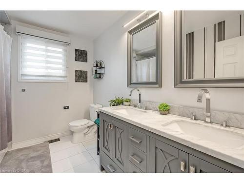 383 East 24Th Street, Hamilton, ON - Indoor Photo Showing Bathroom